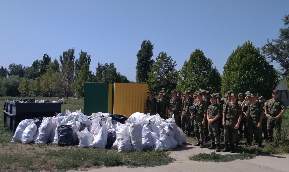 Министерство обороны на уборке мусора