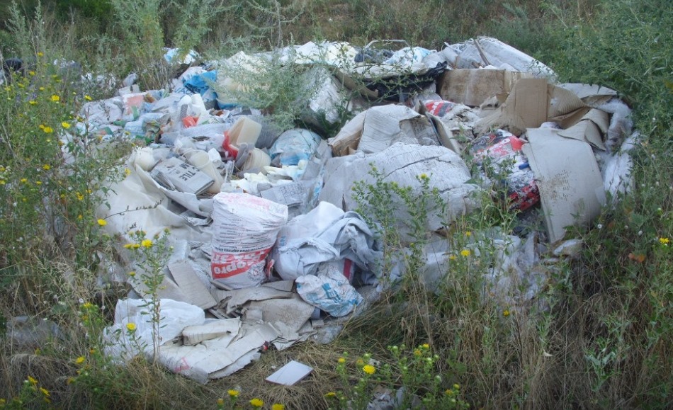 Свалка строительного мусора за улицей Ларионова в Тирасполе