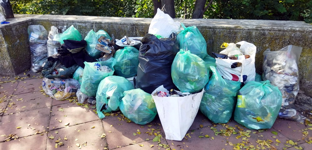 Памятник первой электростанции в Молдавии - свалка мусора