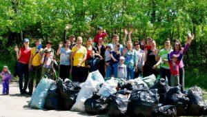 Уборка берега Днестра