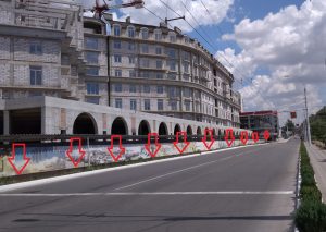 Деревья у торгового центра Шериф