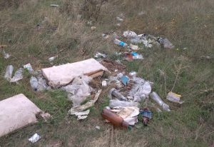 Парканы Тирасполь - мусор в посадке