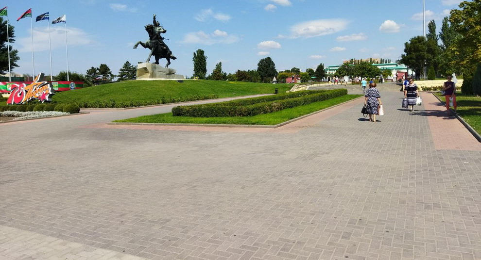В Екатерининском парке летом