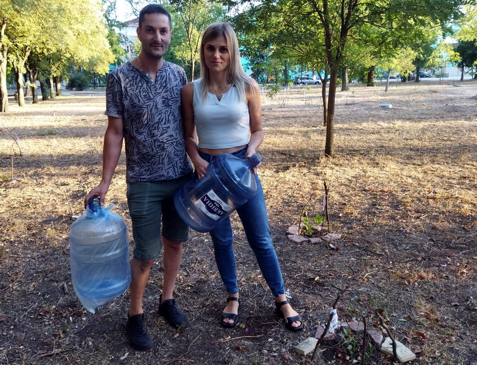 Волонтеры Ирина и Григорий