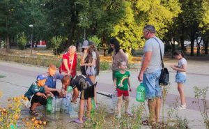 Набор воды для полива саженцев - парк Кирова