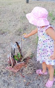 Волонтер ПМР на акции Полей меня - Девочка