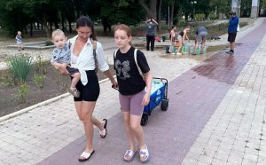 2026.09.06. Волонтер Валентина с дочкой